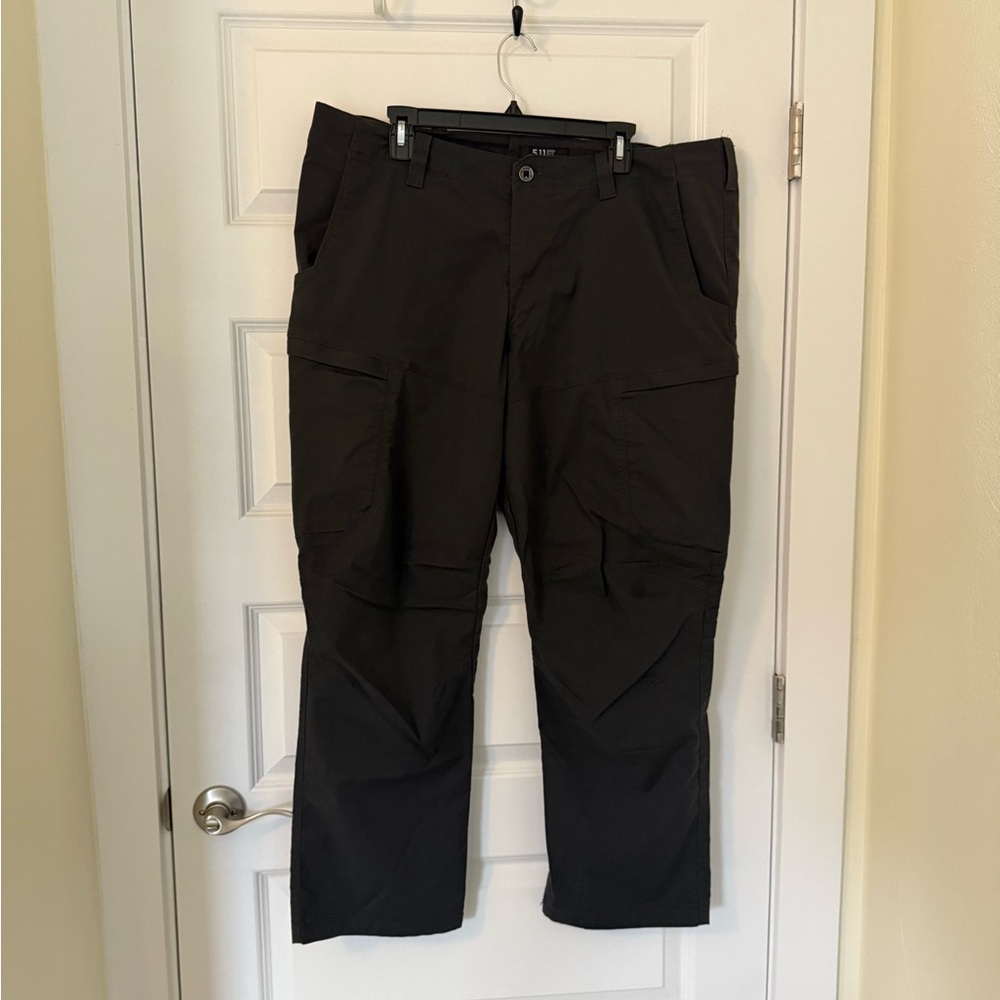 Men’s 42x30 5.11 Tactical Work Pants, hardly used, excellent condition